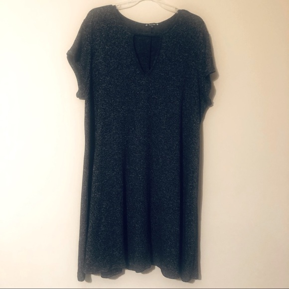 TRY!THIS | Charcoal V-Cut Neck Tunic Dress | 1X - Picture 4 of 9